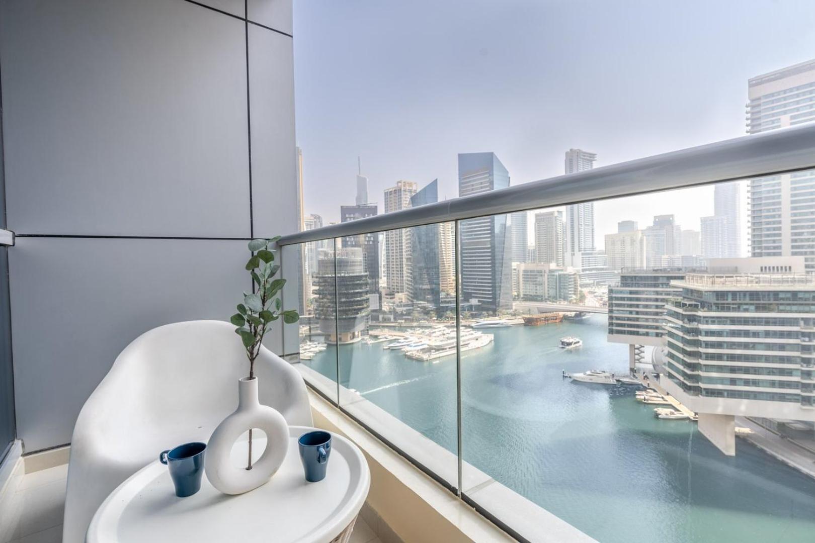 Apartamento Guestready - The Marina Splendor Dubái Exterior foto
